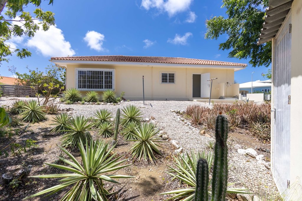 Verkoop defensiewoningen in de wijk Katoentuin op Curaçao